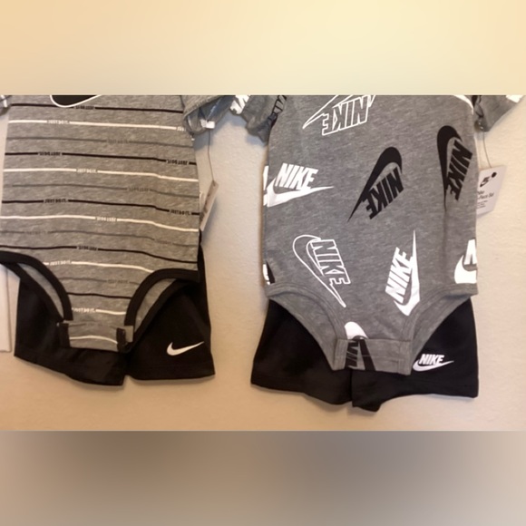 2 Piece sets Lot - Picture 3 of 6